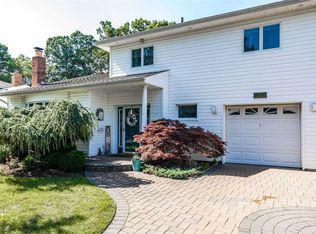 14 Bonnie Ln, Massapequa, NY 11758
