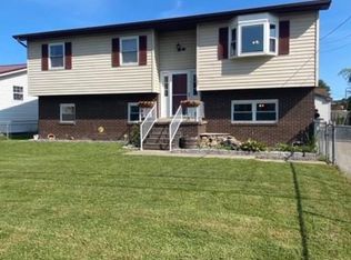 102 Pinehurst Dr, Tornado, WV