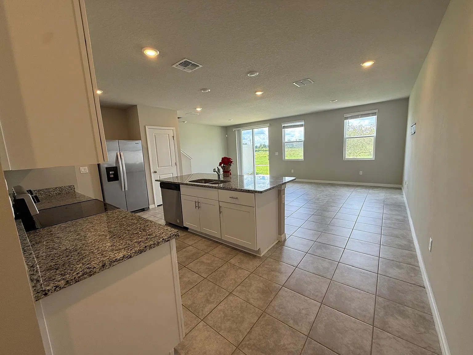 3 bed, 2.5 bath, 1566 sqft, $2,200 — Photo 4