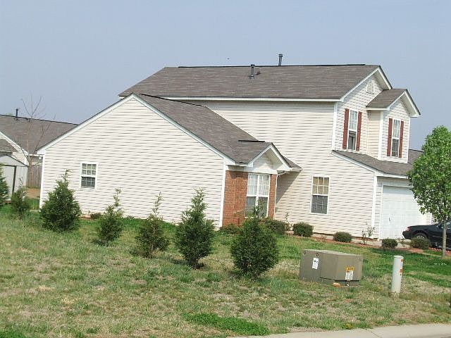 1st image of 911 Faye St