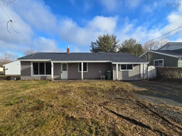 95 Charlottetown Way, Halifax, NS B2W 3A7