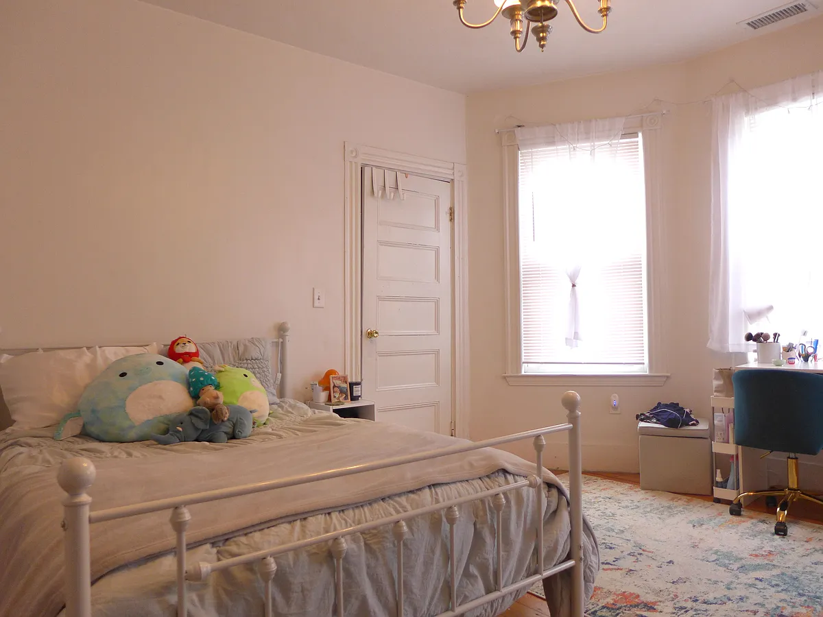 Building Photo - 808 Parker St #2