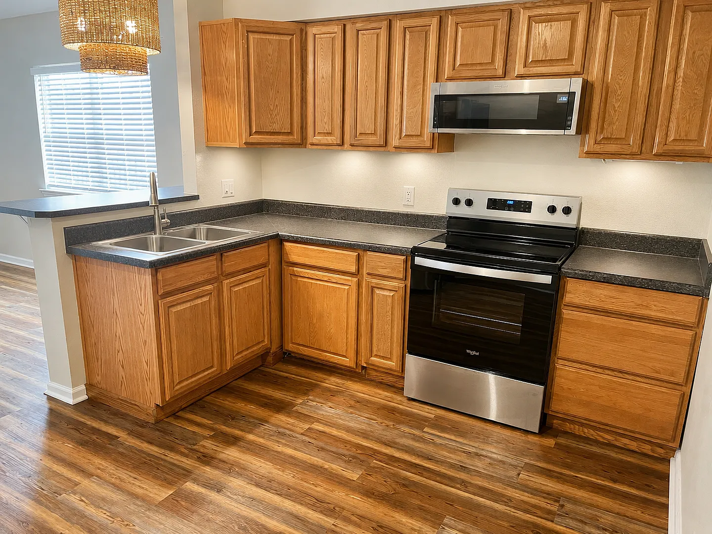 Charming Downtown Ocean Springs Cottage Walk to the Beach and Downtown! — Photo 4