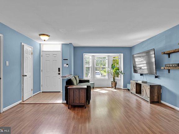 5th image of 8008 Green Valley Ln