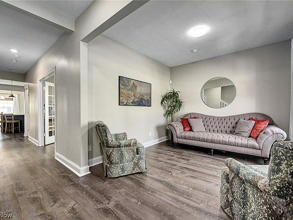 3rd image of 32049 Cottonwood Crst