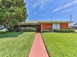 2824 Palm Cir E, Galveston, TX 77551