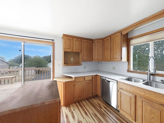 4th image of 1753 SE 6th Ave