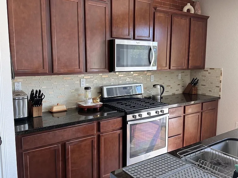 1826 Rosemary Dr — Photo 6