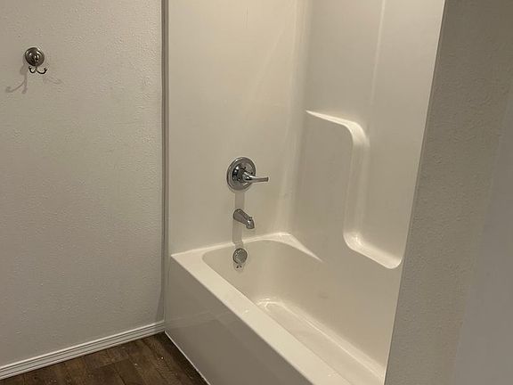5th image of 311 W Maple St #405