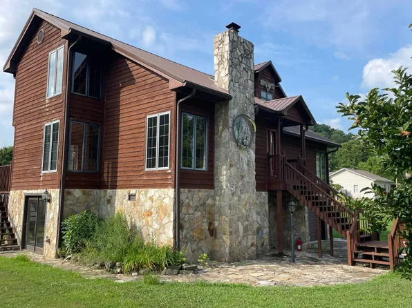 55 Walnut St, Kermit, WV 25674