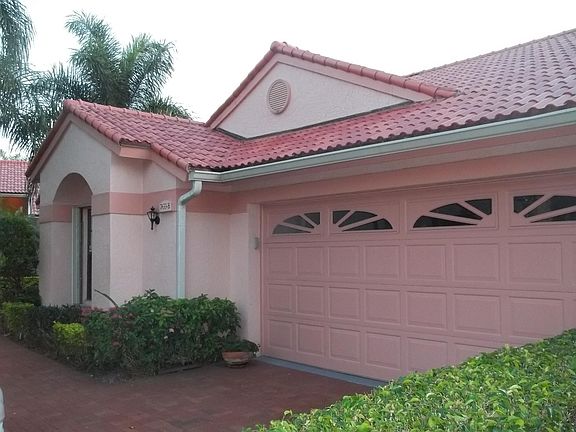2nd image of 7633 B Lexington Club Boulevard