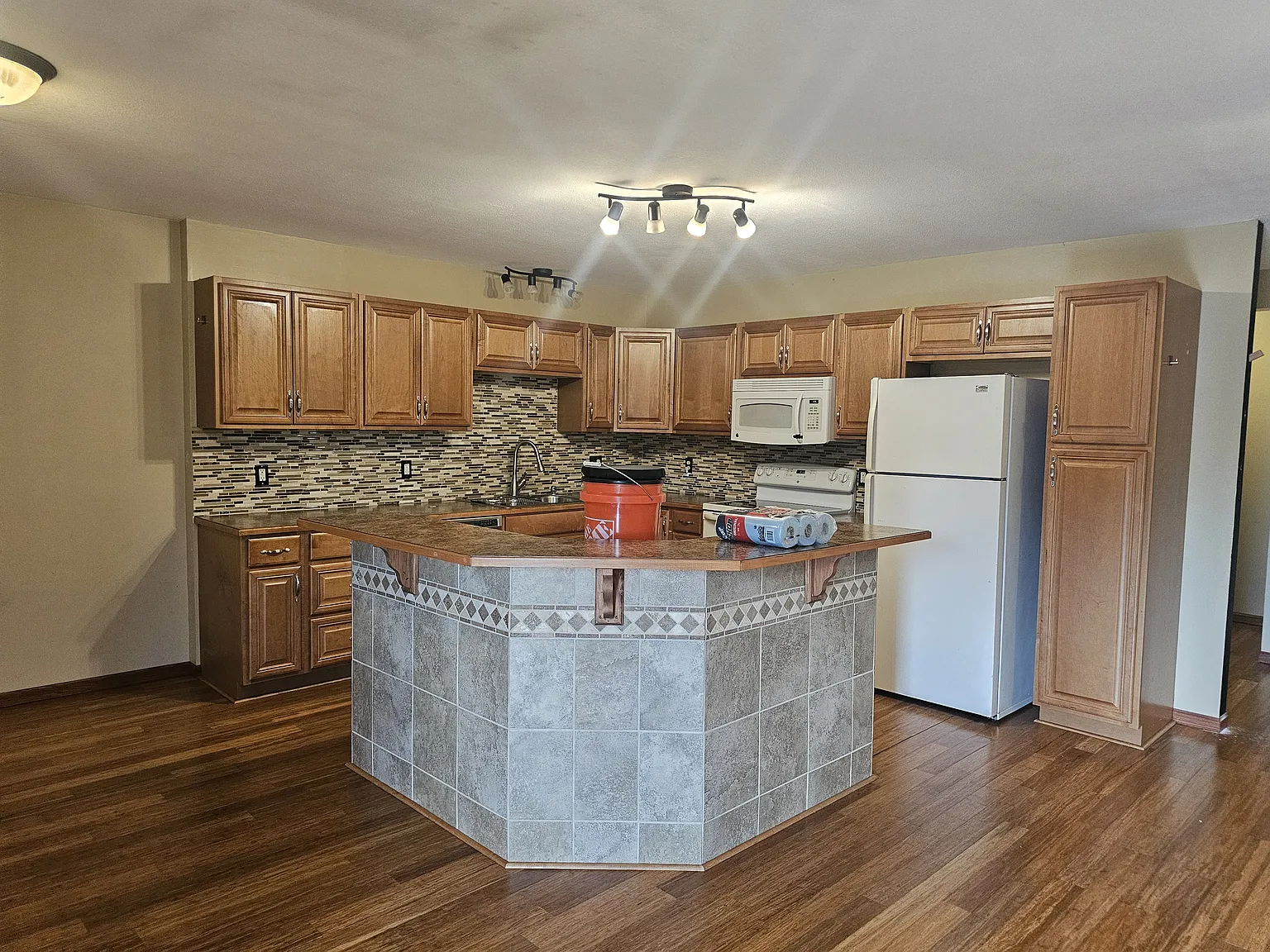 3 bed, 1750 sqft, $1,850 — Photo 4