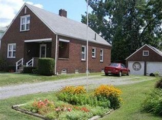 1118 E Broad St, Louisville, OH