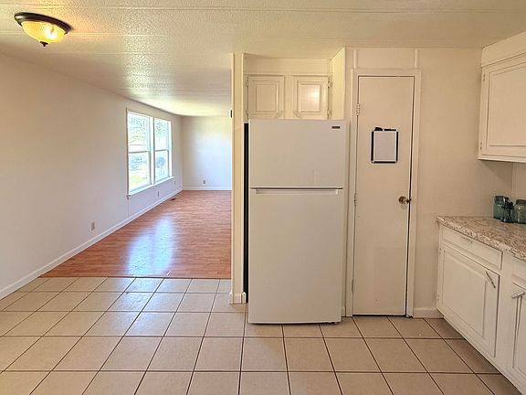 4th image of 706 Halbert St