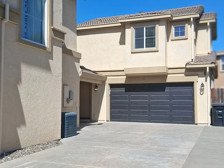 562 Ranger St — Photo 2