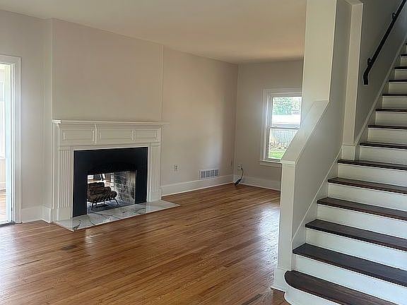 3rd image of 1707 Longview Dr