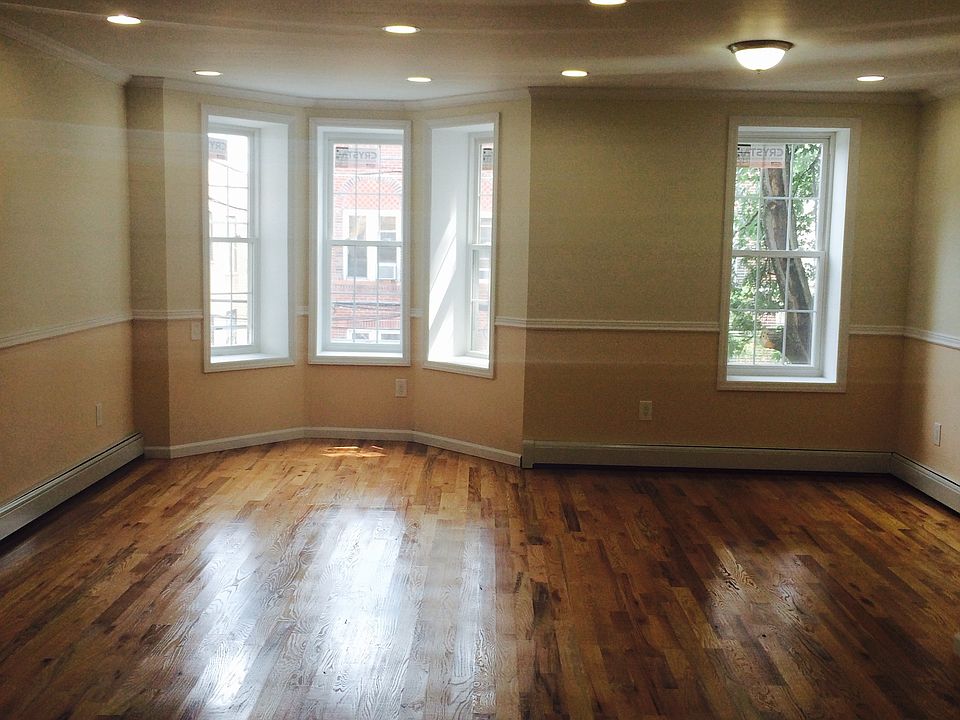 2nd image of 887 Belmont Ave