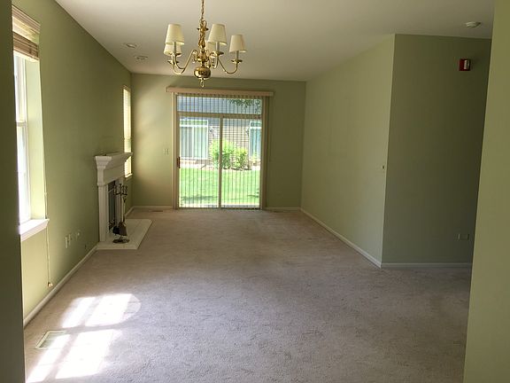 5th image of 833 Genesee Dr