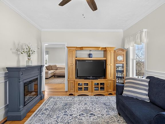 4th image of 238 Catamount Rd