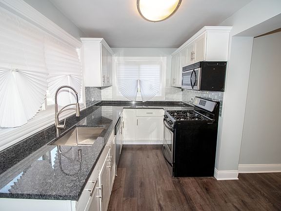 3rd image of 339 Parkview Dr