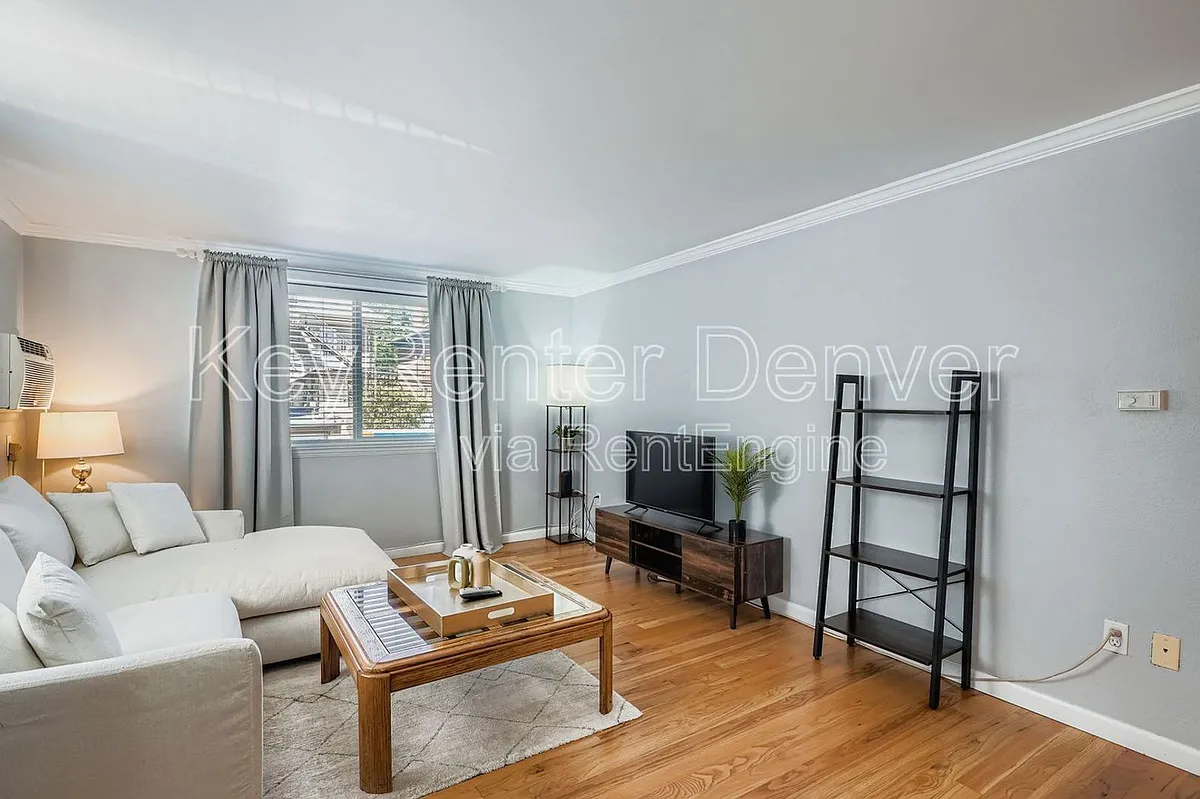 Building Photo - 1327 N Steele St #203
