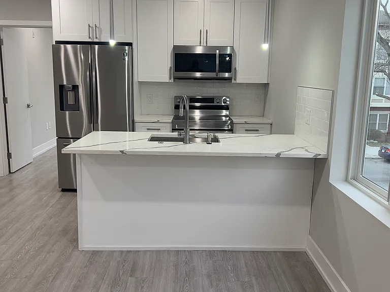 649-1 N 35th St #201 — Photo 23