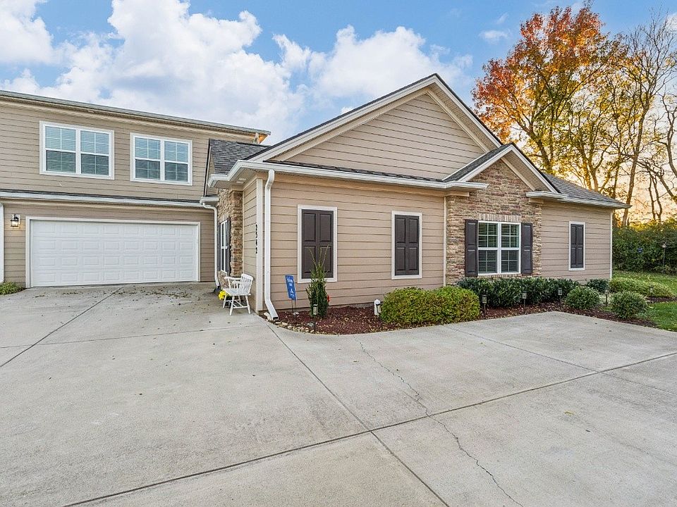 1st image of 2542 Stonecenter Ln