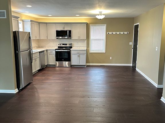 5th image of 5121 N Elmwood Ave