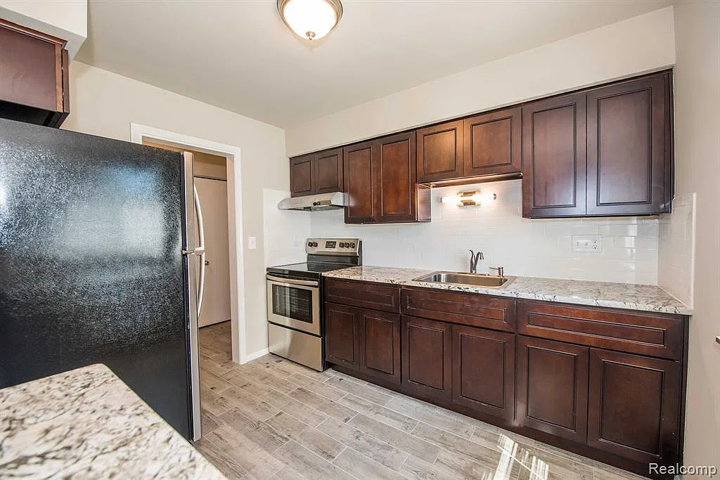 1 bed, 1.0 bath, 800 sqft, $1,200 — Photo 3