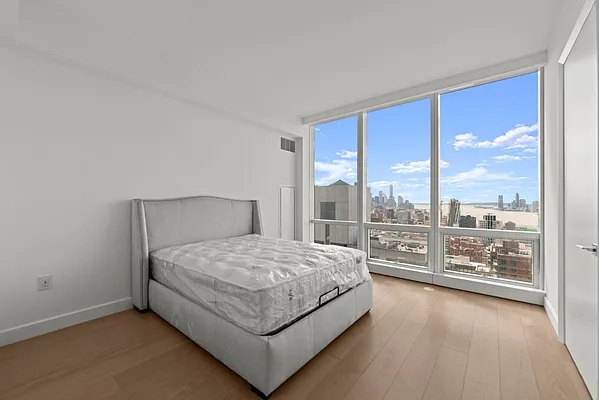 Rented by Kian Realty | media 17