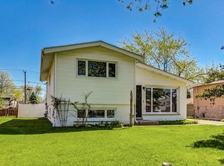 509 N Willow Rd, Elmhurst, IL 60126