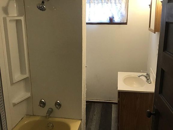 3rd image of 1296 Woodmont St