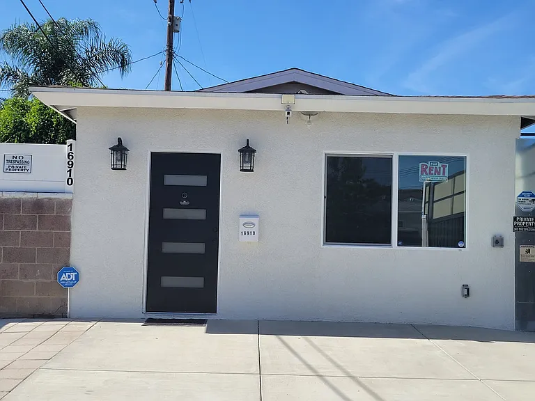 16910 Horace St — Photo 1
