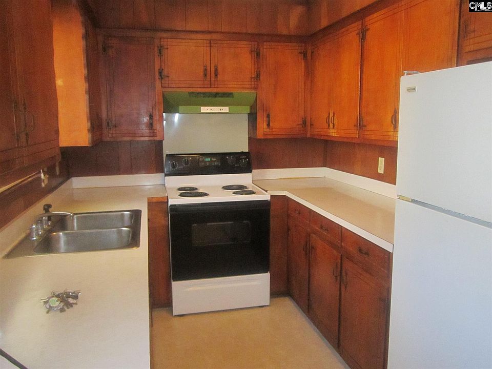 2nd image of 1745 Woodford Rd #1747