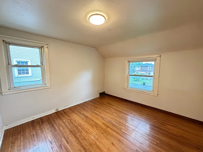 160 Woodward Ave — Photo 9