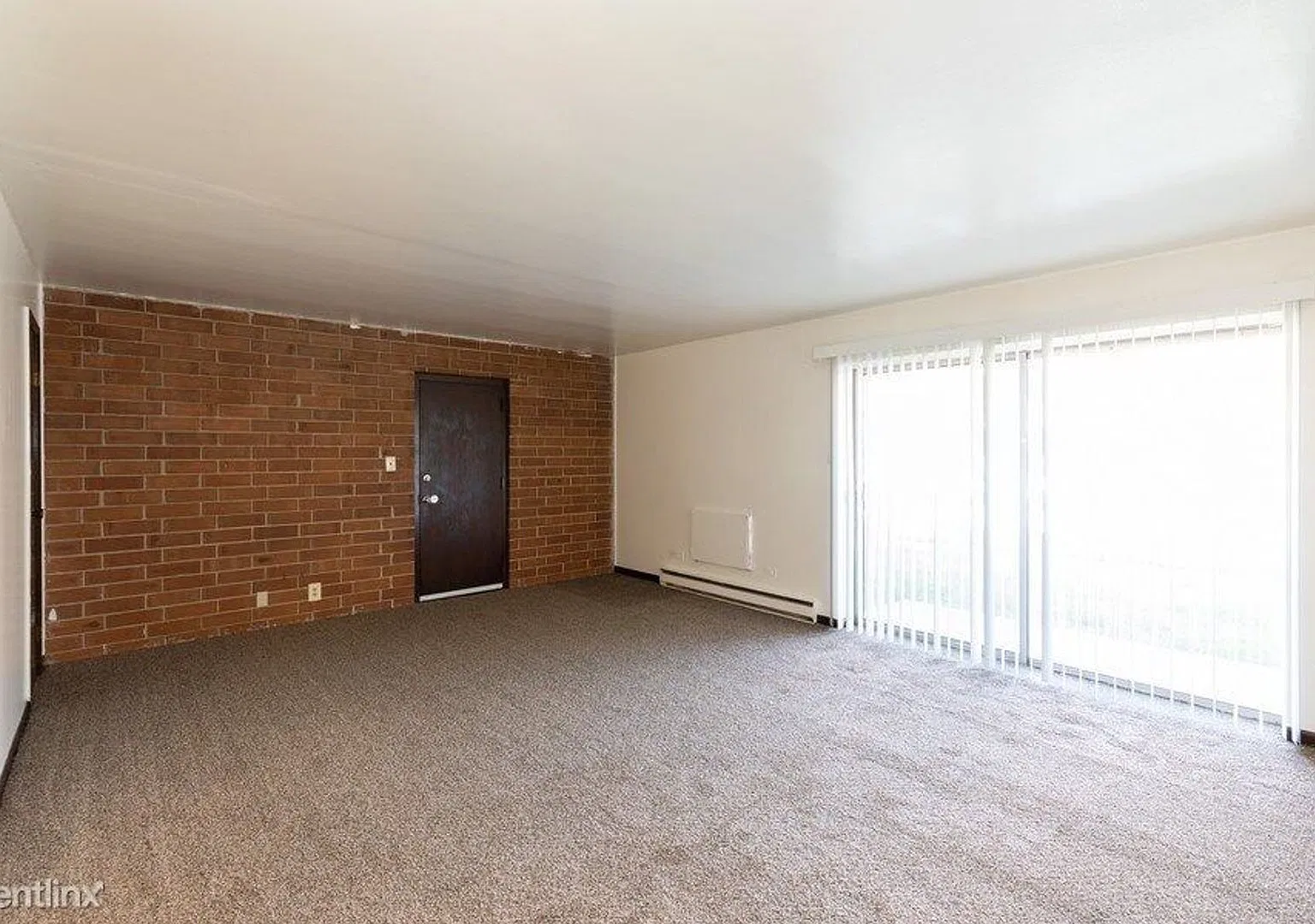 Blue Island Apartments — Photo 1