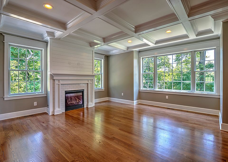 Living room w/gas fireplace