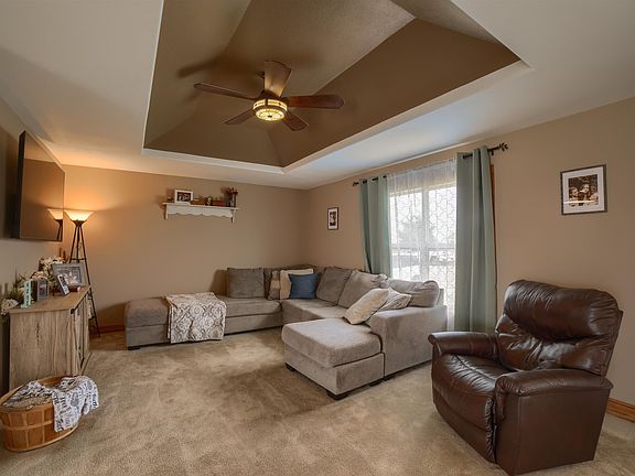 3rd image of 2222 S View Dr