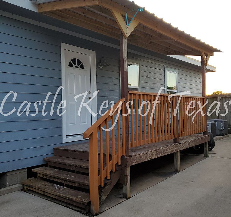 Front Entry has a nice porch for plants or chairs to sit outside.