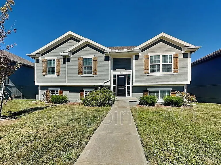 210 Ramblewood Dr — Photo 3