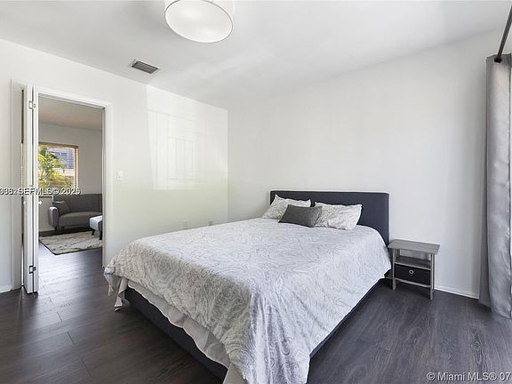 5th image of 345 Michigan Ave APT 17