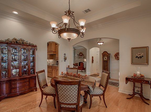 3rd image of 2153 Hedgestone