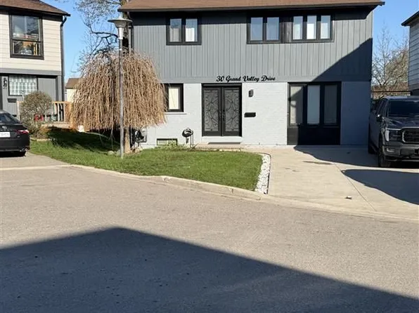 30 Grand Valley Dr W, Brampton, ON L6S 2L1