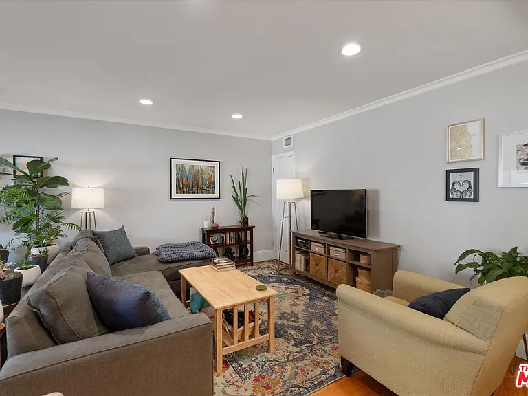 14934 Dickens St #7 — Photo 5