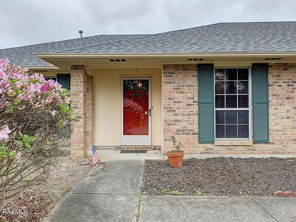 3rd image of 104 Creekwood Dr