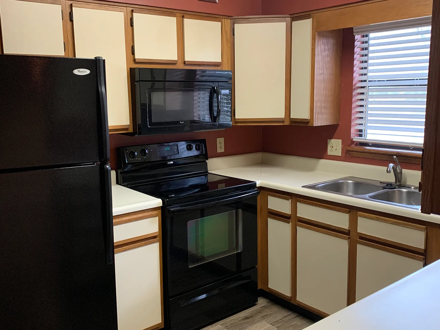 2 bed, 1.5 bath, 1120 sqft, $1,075 — Photo 2