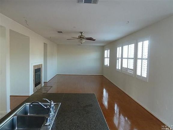 3rd image of 11 Biella Ct