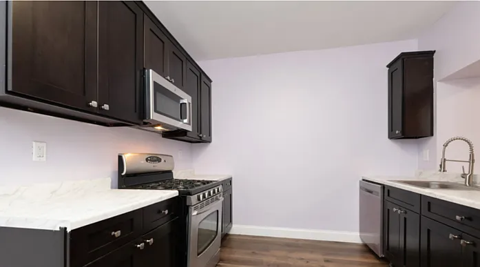 400 Calvin Ave — Photo 1