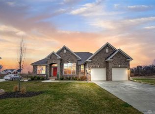 3597 Cypress Pointe Dr, Bellbrook, OH 45305