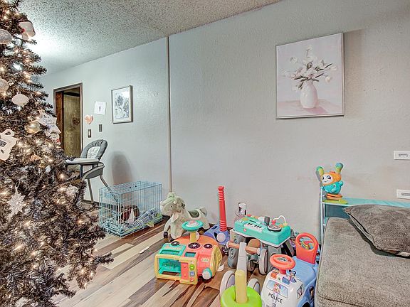 5th image of 3202 Hillcrest Dr